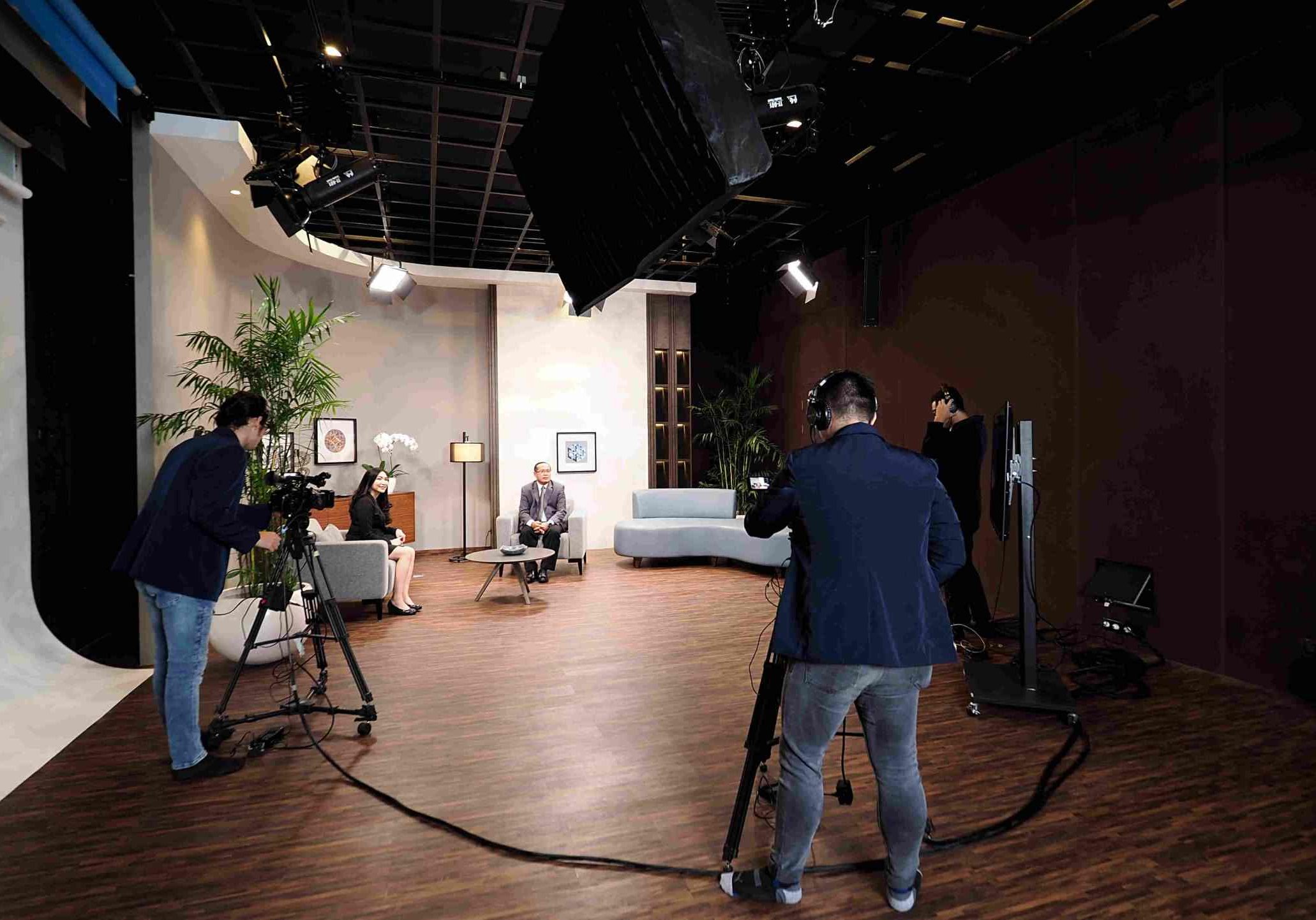 Studio-Tv-A1-scaled (1) Studio-Tv-A1-scaled (1)